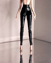 Load image into Gallery viewer, High-waisted skinny pants in patent